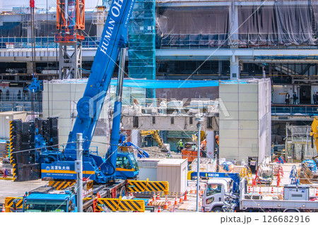 日本の東京都市景観 さよなら渋谷駅西口。中央のビルの解体が進み消滅間近…=28日、渋谷 日本の東京都市景観 さよなら渋谷駅西口。中央のビルの解体が進み消滅間近…=28日、渋谷 126682916