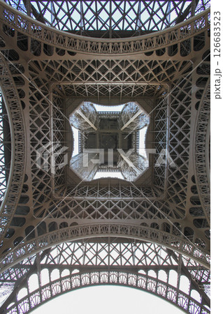フランス　パリ　エッフェル塔 126683523