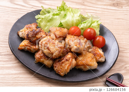 鶏ももの唐揚げ（醤油麹漬け鶏） 126684156