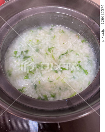 土鍋で炊いた七草粥 土鍋で炊いた七草粥 126685574