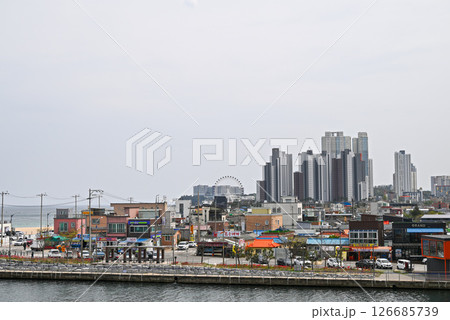【韓国/江原道】束草市 青草湖周辺の町並み 【韓国/江原道】束草市 青草湖周辺の町並み 126685739