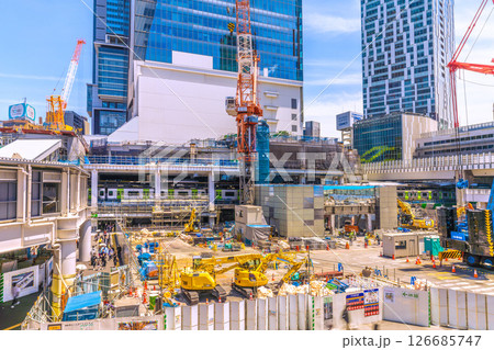 日本の東京都市景観 さよなら渋谷駅西口。中央のビルの解体が進み消滅間近…=28日、渋谷 日本の東京都市景観 さよなら渋谷駅西口。中央のビルの解体が進み消滅間近…=28日、渋谷 126685747