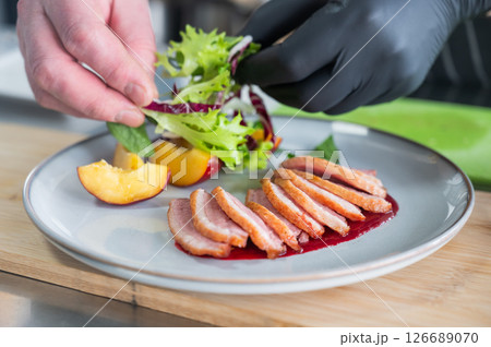 The chef serves roast duck. The chef serves roast duck. 126689070