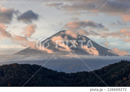 Golden morning light filters through drifting clouds around Mount Fuji Golden morning light filters through drifting clouds around Mount Fuji 126689272