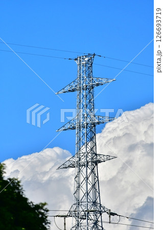入道雲と鉄塔 126693719