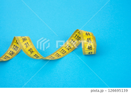 Yellow centimeter tape on blue background with copyspace 126695139
