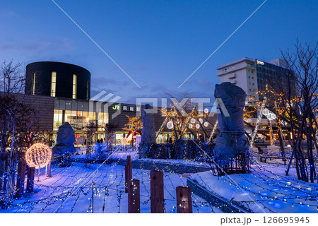 【函館駅】夕刻の駅前風景 126695945