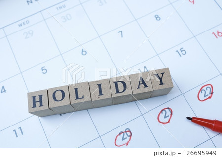 カレンダー上にHOLIDAYの文字 カレンダー上にHOLIDAYの文字 126695949