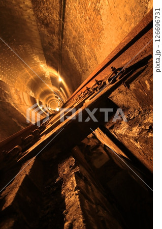 【山梨県】旧中央本線_大日影トンネル内に設置された湧水排水用の水路 【山梨県】旧中央本線_大日影トンネル内に設置された湧水排水用の水路 126696731