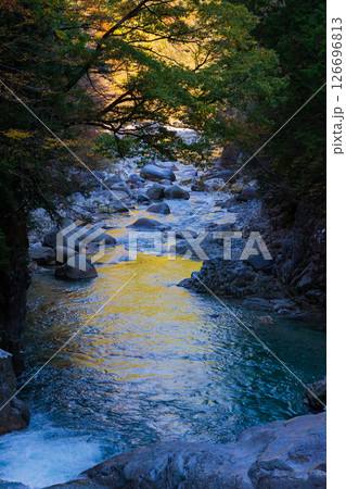 秋の長野県大桑村　紅葉の阿寺渓谷　牛ヶ淵 126696813