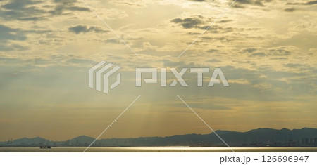 大阪湾の夕暮れの風景 大阪湾の夕暮れの風景 126696947