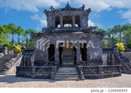 ベトナム第12代皇帝のお墓 126698945