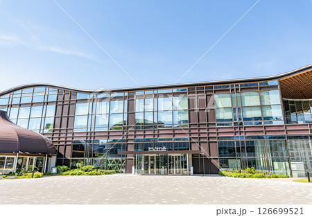 岐阜県岐阜市　みんなの森ぎふメディアコスモス（岐阜市立中央図書館） 126699521