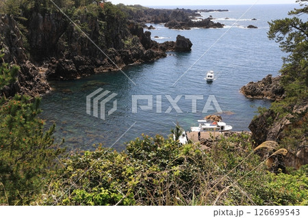 佐渡尖閣湾の水中透視船の乗船上 佐渡尖閣湾の水中透視船の乗船上 126699543