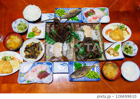 特産のイセエビがメイン。南伊豆の民宿の美味しい晩ごはん。 ヒリゾ浜中木南伊豆町伊豆半島静岡県2024 特産のイセエビがメイン。南伊豆の民宿の美味しい晩ごはん。 ヒリゾ浜中木南伊豆町伊豆半島静岡県2024 126699610