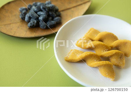 大豆原料の素朴なお菓子・きなこひねりと乾燥黒豆 126700150