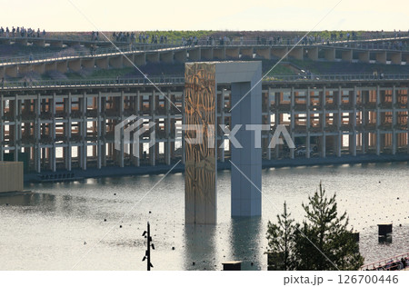 EXPO2025大阪関西万博の大屋根リングから見るウォータープラザと大屋根リング EXPO2025大阪関西万博の大屋根リングから見るウォータープラザと大屋根リング 126700446