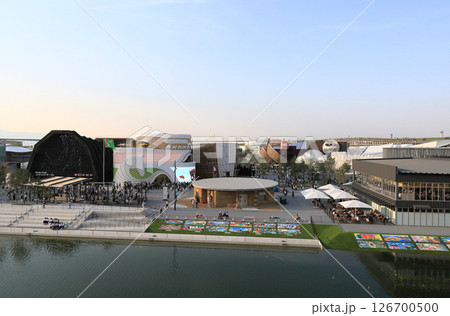 EXPO2025大阪・関西万博の大屋根リングから見る、会場南側の海岸通り周辺 EXPO2025大阪・関西万博の大屋根リングから見る、会場南側の海岸通り周辺 126700500