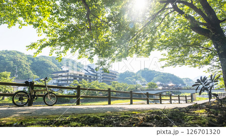 初夏・新緑のサイクリングイメージ(三朝温泉) 初夏・新緑のサイクリングイメージ(三朝温泉) 126701320