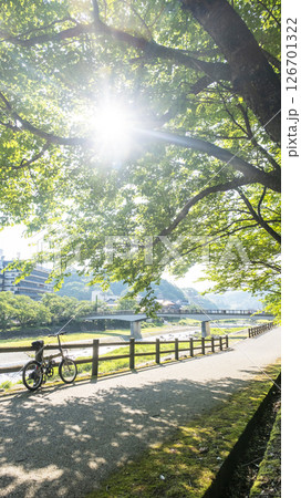 初夏・新緑のサイクリングイメージ（三朝温泉） 126701322