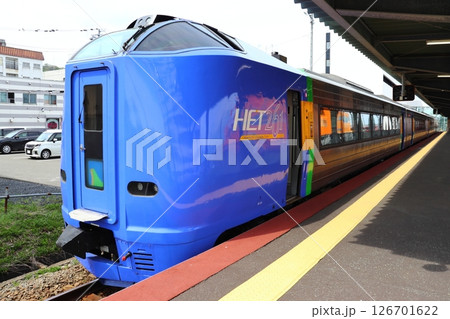 日本最北端の稚内駅と特急宗谷の風景(改札口方面) 日本最北端の稚内駅と特急宗谷の風景(改札口方面) 126701622