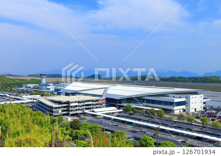 【広島県】晴天の広島空港ターミナル 126701934