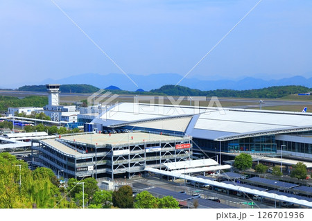 【広島県】晴天の広島空港ターミナル 【広島県】晴天の広島空港ターミナル 126701936