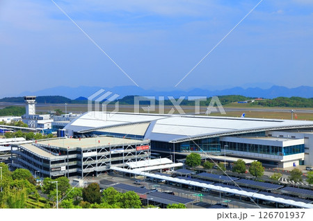 【広島県】晴天の広島空港ターミナル 【広島県】晴天の広島空港ターミナル 126701937