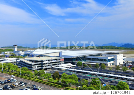 【広島県】晴天の広島空港ターミナル 126701942