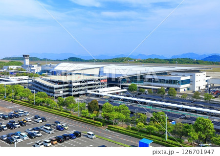 【広島県】晴天の広島空港ターミナル 【広島県】晴天の広島空港ターミナル 126701947