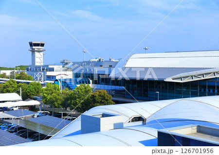 【広島県】晴天の広島空港ターミナル 126701956