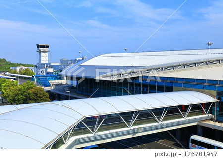 【広島県】晴天の広島空港ターミナル 126701957