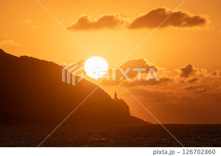 夕日と屋久島灯台 洋上アルプス屋久島(秋 夕日と屋久島灯台 洋上アルプス屋久島(秋 126702860