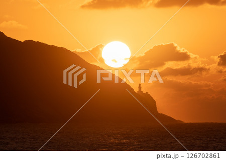 夕日と屋久島灯台 洋上アルプス屋久島(秋 夕日と屋久島灯台 洋上アルプス屋久島(秋 126702861