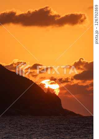 夕日と屋久島灯台 洋上アルプス屋久島(秋 夕日と屋久島灯台 洋上アルプス屋久島(秋 126702869