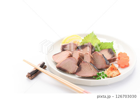 スライスしたかつお生節 （白背景） 126703030