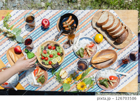 キャンプ　食事 126703586