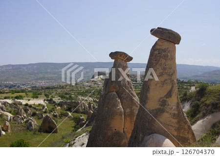 トルコ カッパドキアの三姉妹の岩 126704370