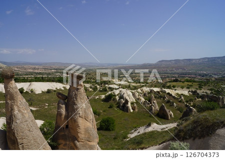 トルコ カッパドキアの三姉妹の岩 126704373