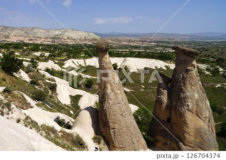 トルコ カッパドキアの三姉妹の岩 126704374