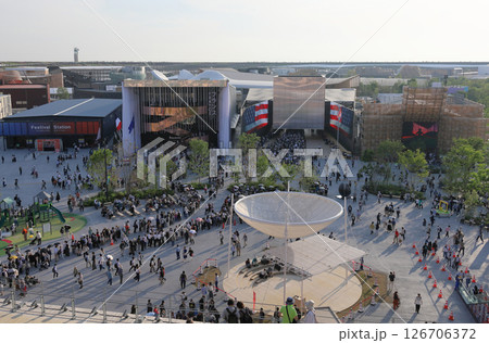 EXPO2025大阪・関西万博の大屋根リングから見るアメリカ館、フランス館 EXPO2025大阪・関西万博の大屋根リングから見るアメリカ館、フランス館 126706372