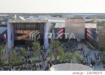 EXPO2025大阪・関西万博の大屋根リングから見るアメリカ館、フランス館 126706373