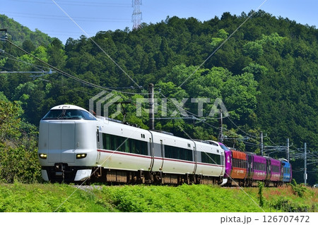 鉄道　列車　山陰本線　京都口　嵯峨野線　特急　はしだて　きのさき　まいづる　新緑　田園　田んぼ　水鏡 126707472