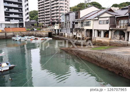 壇ノ浦漁港の船だまり（山口県下関市壇之浦町） 126707965