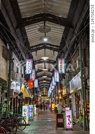《大阪府》西成・ノスタルジックな商店街 126708258