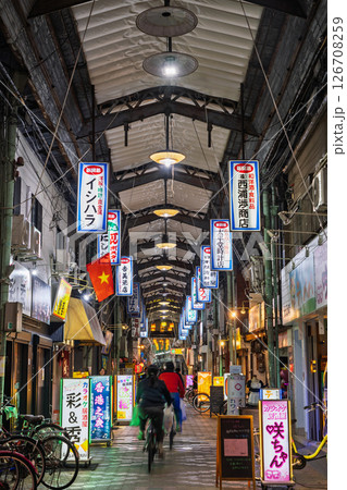 《大阪府》西成・ノスタルジックな商店街 126708259