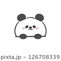 ひょっこり顔を出すパンダ 126708339