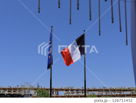 EXPO2025大阪関西万博のフランス館から大屋根リングとEU、フランスの国旗を見る 126711432