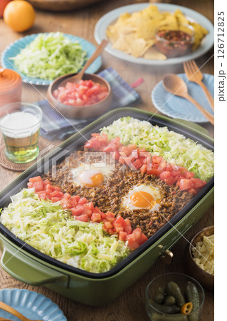 ホットプレートでタコライス ホットプレートでタコライス 126712825