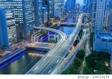 大阪中之島の夜景　堂島川と阪神高速 126713234
